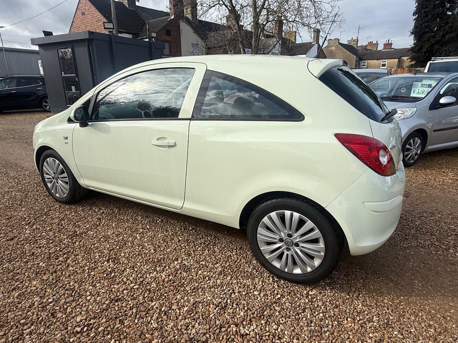 Used Vauxhall Corsa 2011 for sale - 77658678: Photo 3