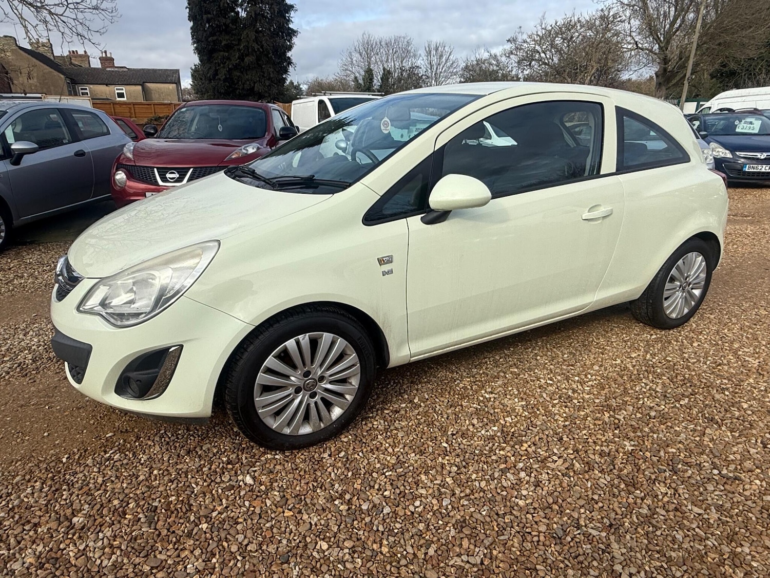 Used Vauxhall Corsa 2011 for sale - 77658678: Photo 4