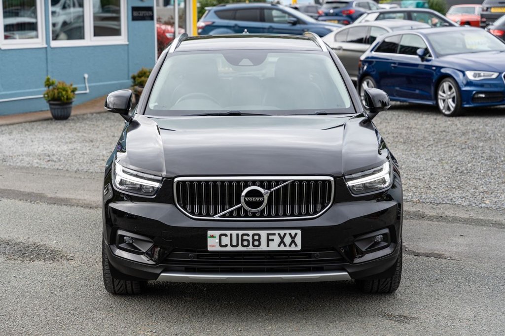 Used Volvo XC40 2018 for sale - 76304199: Photo 2