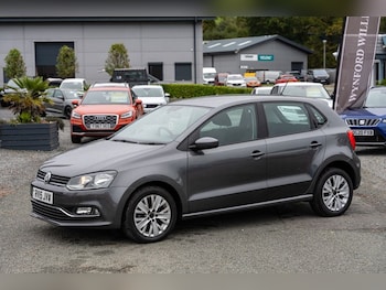 Used Volkswagen Polo 2015 for sale - 76429797: Photo