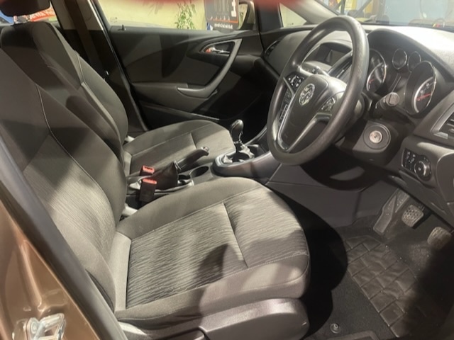 Used Vauxhall Astra 2012 for sale - 77093967: Photo 10