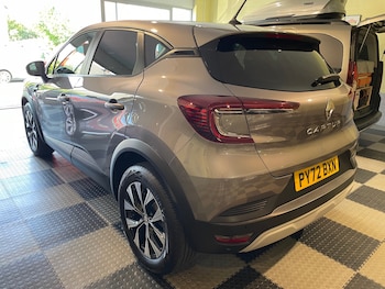 Used Renault Captur 2023 for sale - 79172893: Photo
