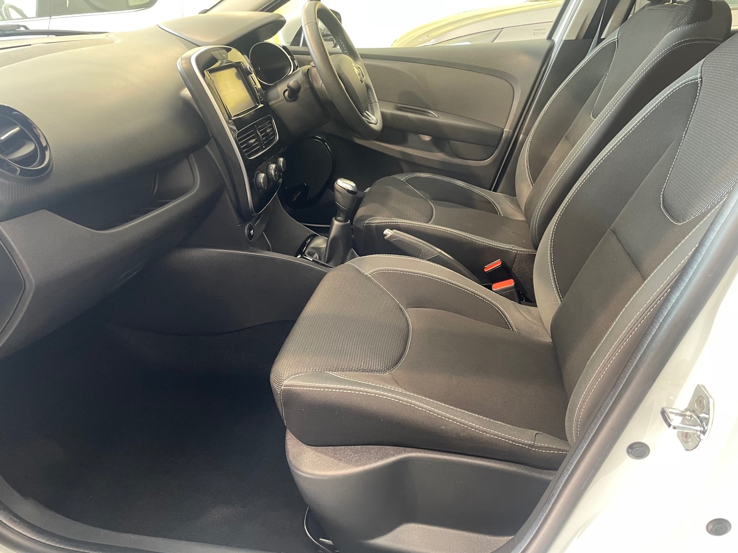 Used Renault Clio 2018 for sale - 77679416: Photo 16