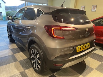 Used Renault Captur 2023 for sale - 77420597: Photo