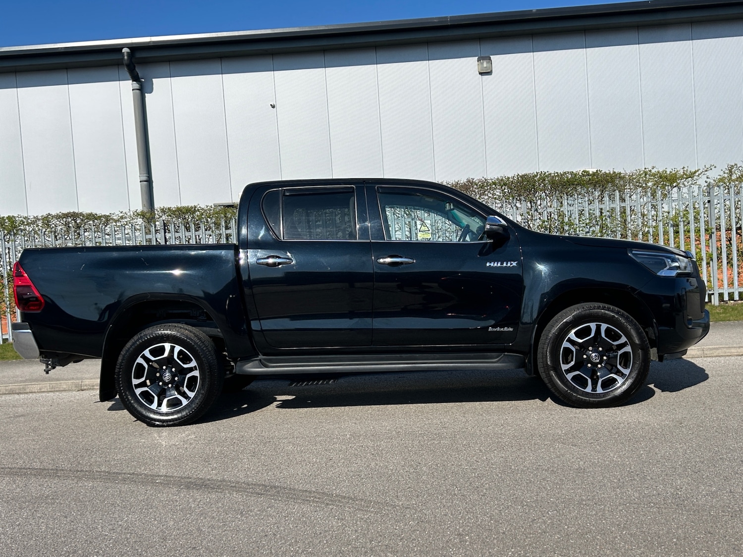 Used Toyota Hilux 2022 for sale - 77947003: Photo 3