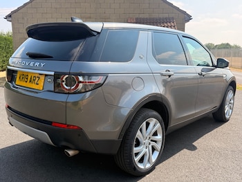 Used Land Rover Discovery Sport 2019 for sale - 79241833: Photo