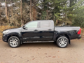 Used Toyota Hilux 2020 for sale - 77003700: Photo