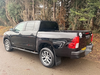 Used Toyota Hilux 2020 for sale - 77003700: Photo