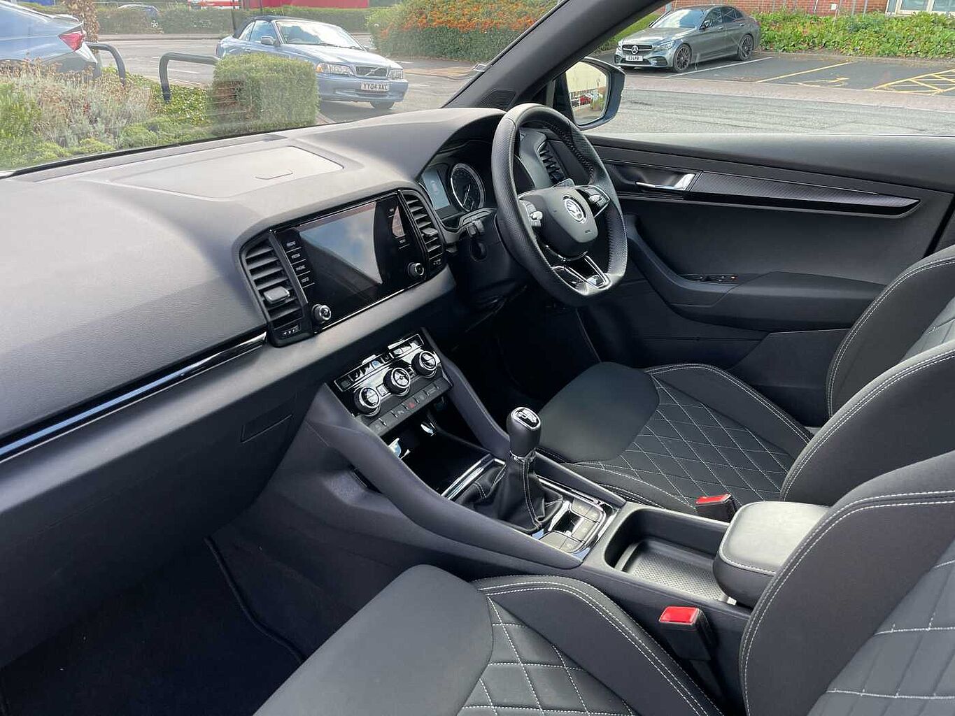 Used Skoda Karoq 2022 for sale - 76111217: Photo 2