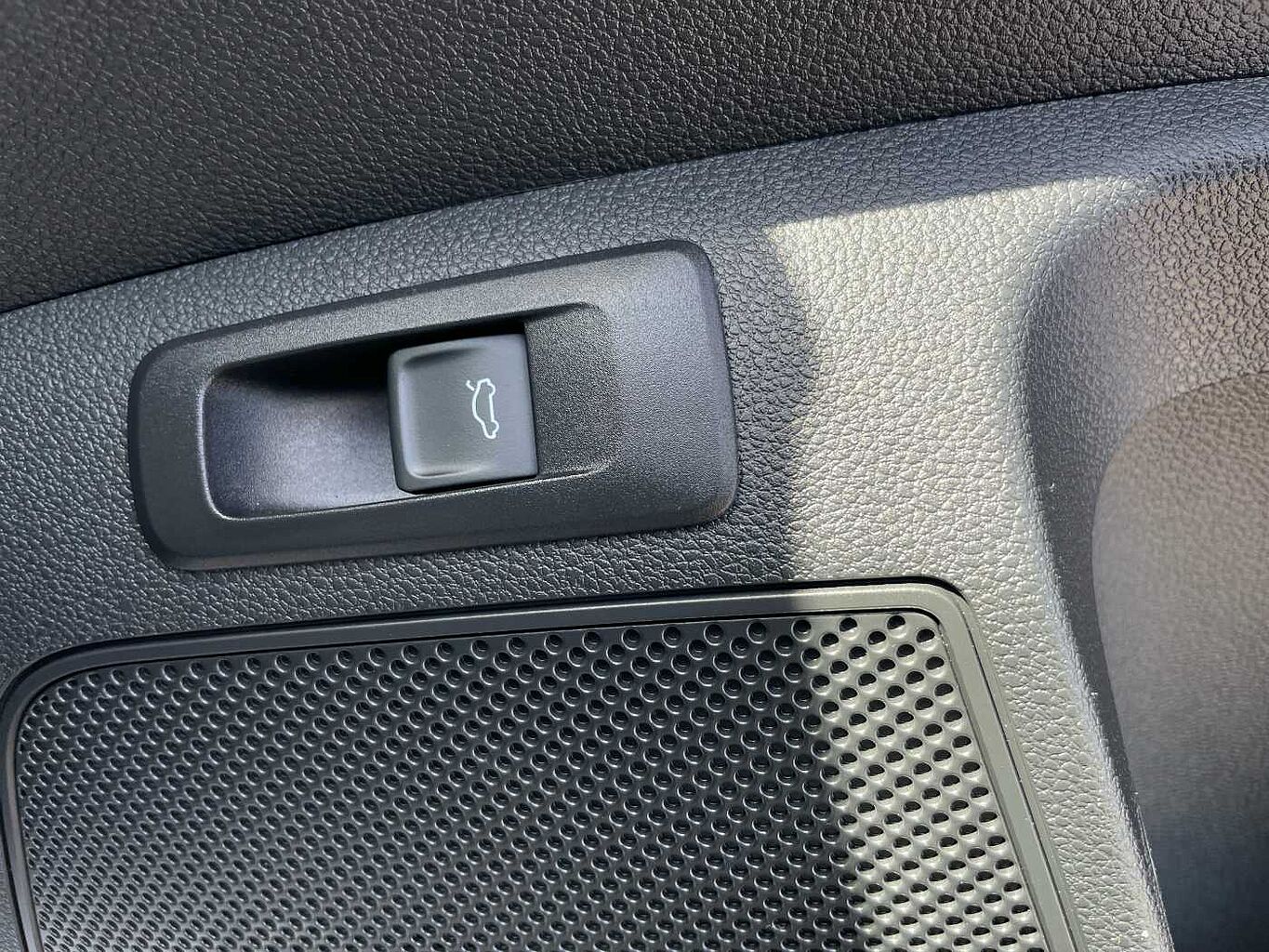 Used Skoda Karoq 2024 for sale - 77176863: Photo 14