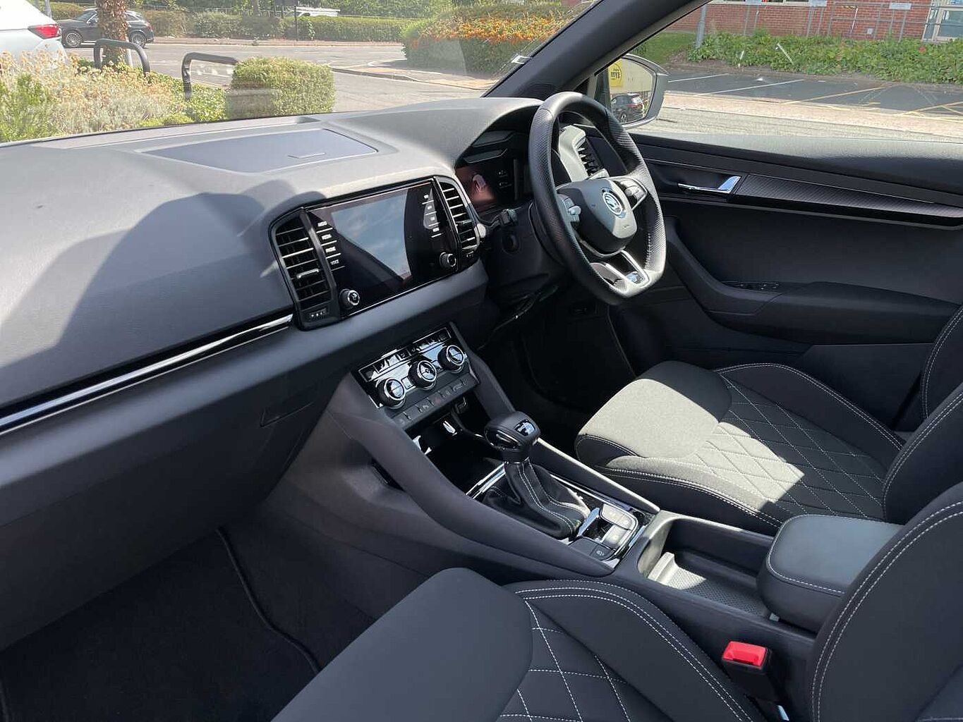 Used Skoda Karoq 2024 for sale - 77176863: Photo 2