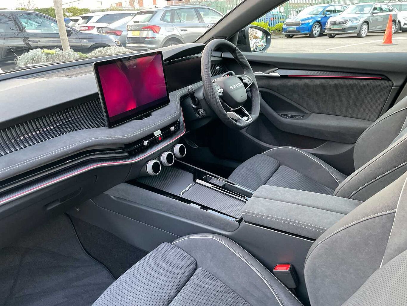 Used Skoda Superb 2025 for sale - 77177451: Photo 2