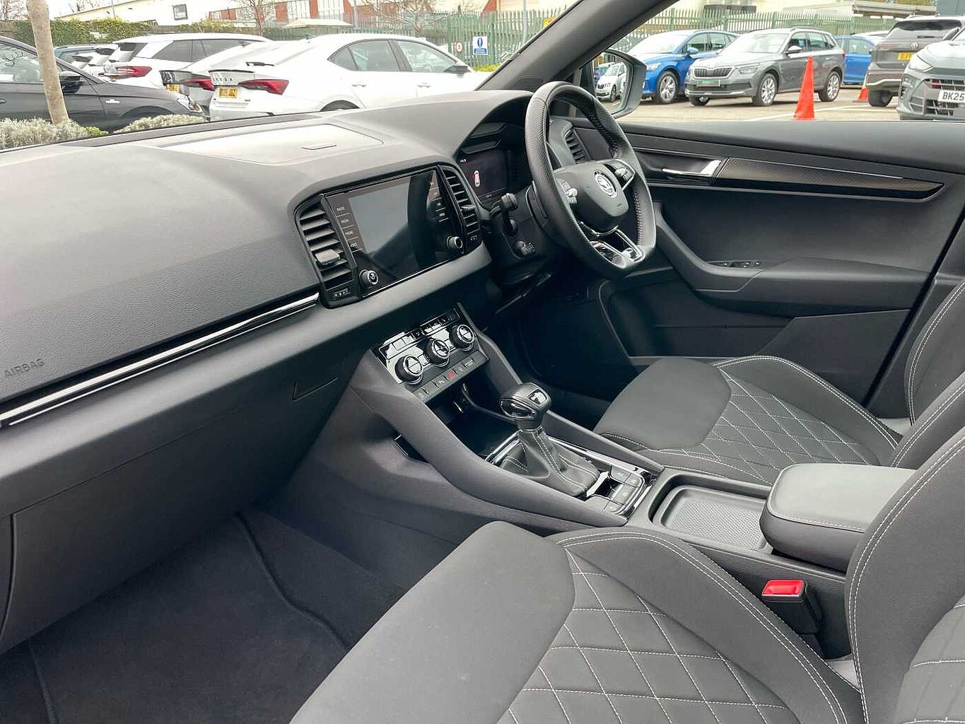 Used Skoda Karoq 2023 for sale - 76315684: Photo 2