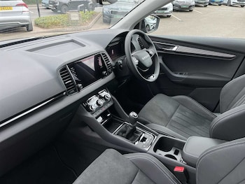 Used Skoda Karoq 2025 for sale - 76110511: Photo 2