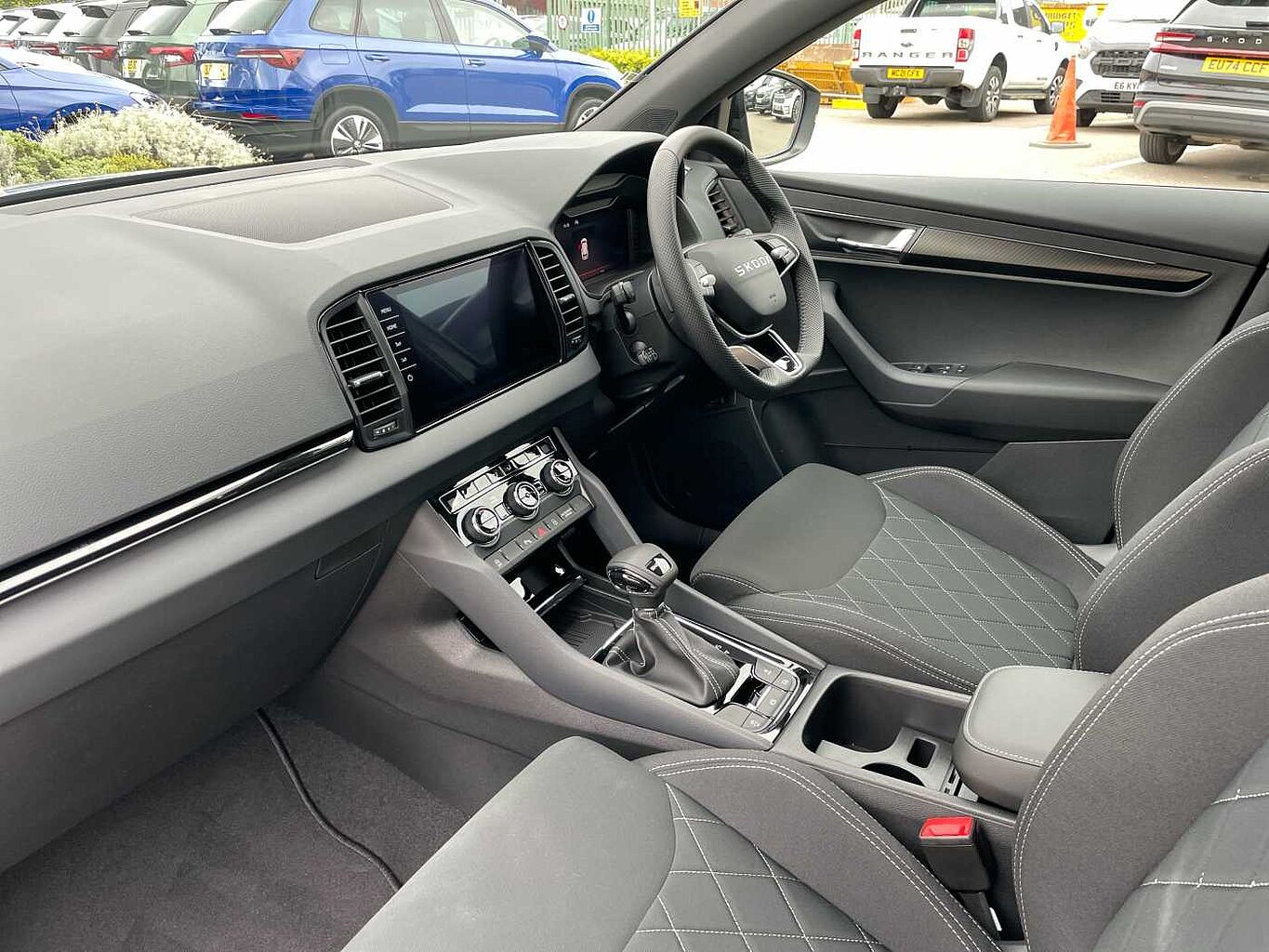 Used Skoda Karoq 2025 for sale - 76216621: Photo 2