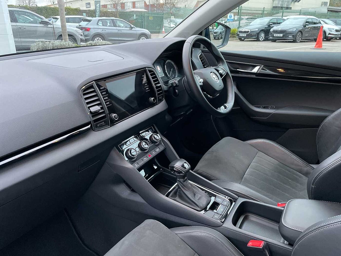 Used Skoda Karoq 2021 for sale - 76539579: Photo 2