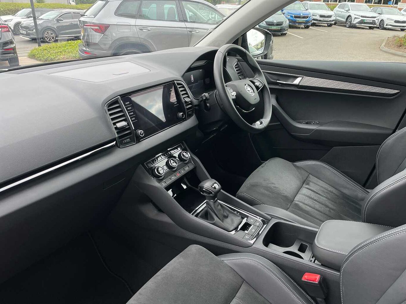 Used Skoda Karoq 2023 for sale - 76110522: Photo 2