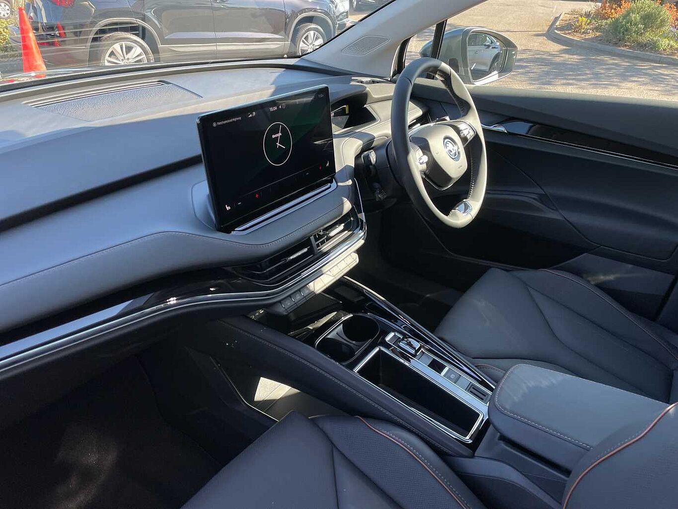 Used Skoda Enyaq 2025 for sale - 77177735: Photo 2