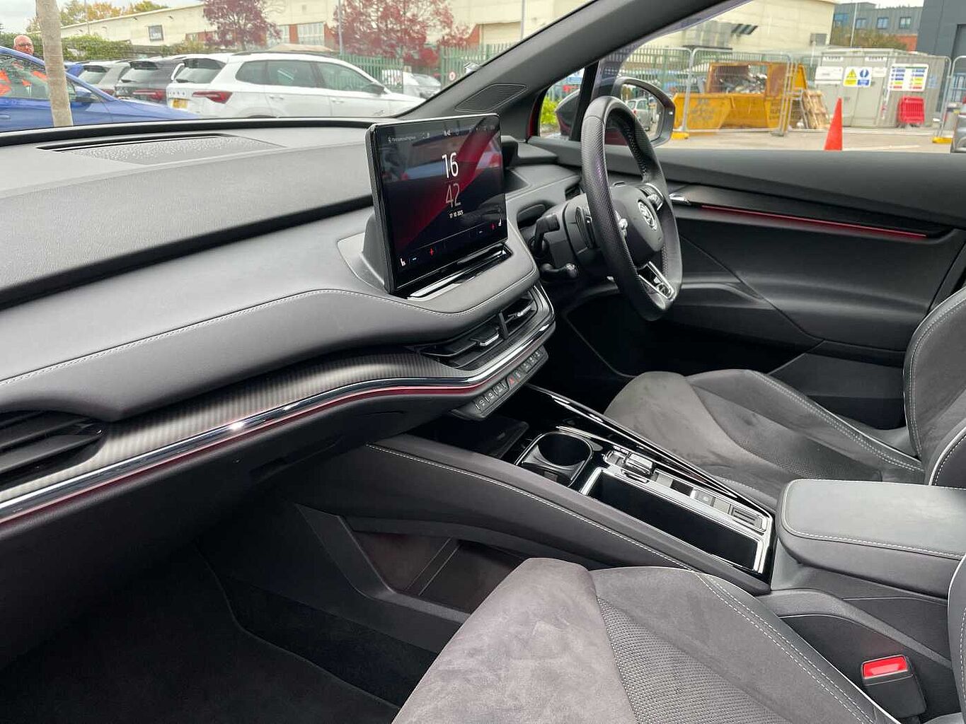 Used Skoda Enyaq 2023 for sale - 76202353: Photo 2