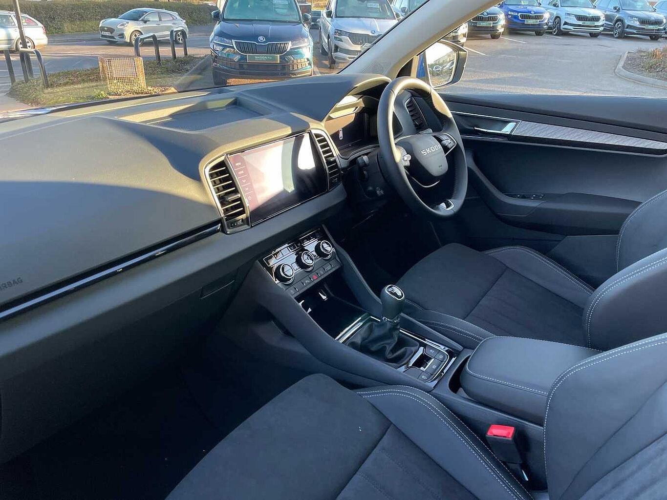 Used Skoda Karoq 2025 for sale - 76635353: Photo 2