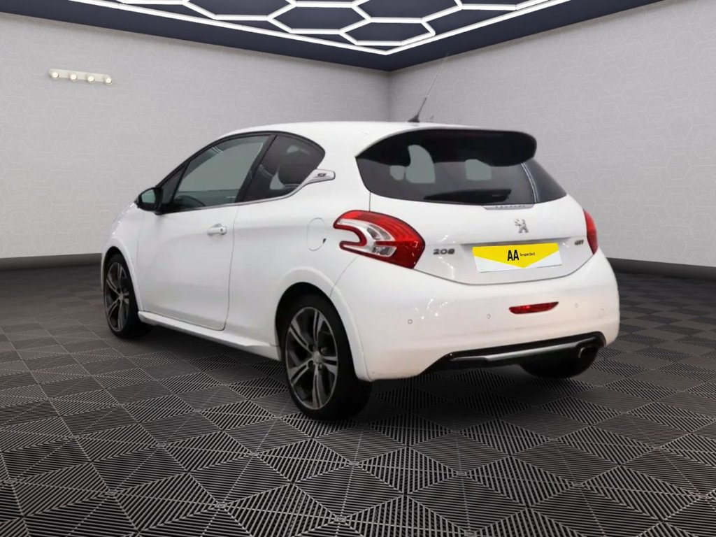 Used Peugeot 208 2014 for sale - 77583136: Photo 4