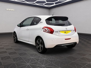 Used Peugeot 208 2014 for sale - 77583136: Photo