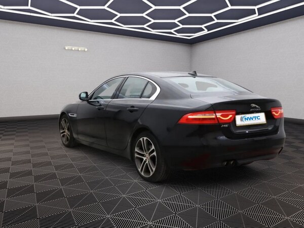 Used Jaguar XE 2016 for sale - 76235732: Photo 4