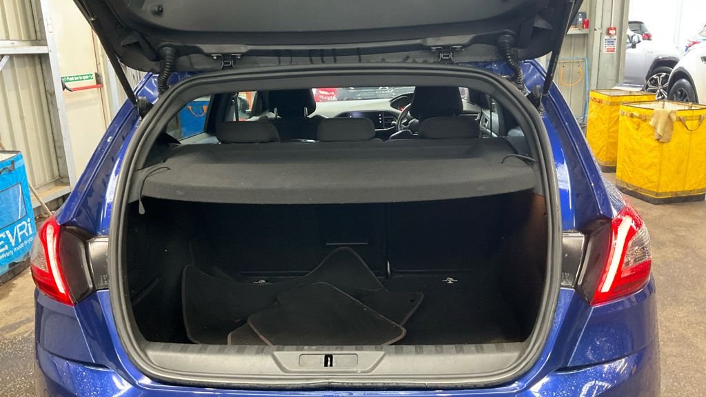 Used Peugeot 308 2018 for sale - 76386522: Photo 11