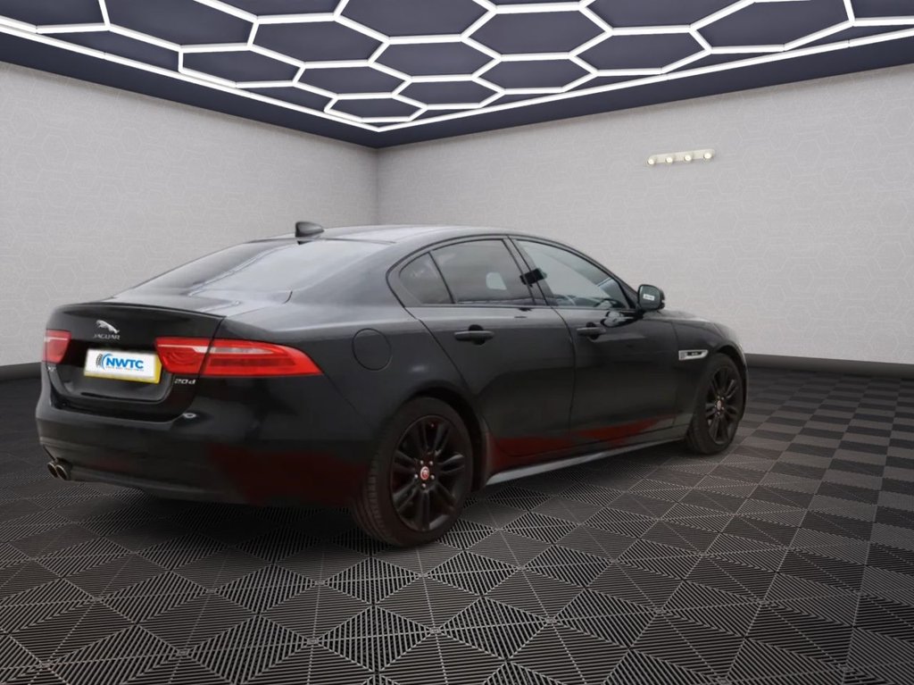 Used Jaguar XE 2017 for sale - 76367569: Photo 5