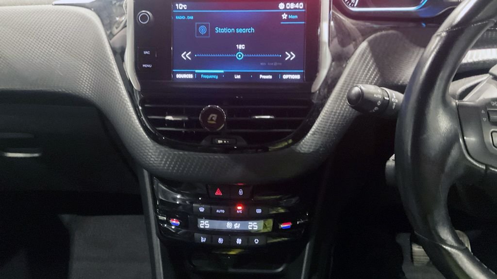 Used Peugeot 2008 2017 for sale - 76430268: Photo 8