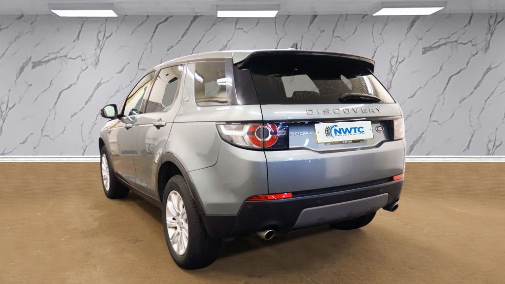 Used Land Rover Discovery Sport 2016 for sale - 76430309: Photo 4