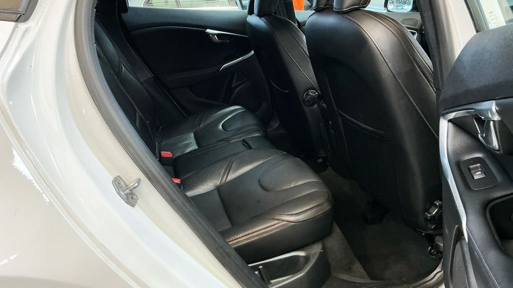 Used Volvo V40 Cross Country 2014 for sale - 77227379: Photo 12