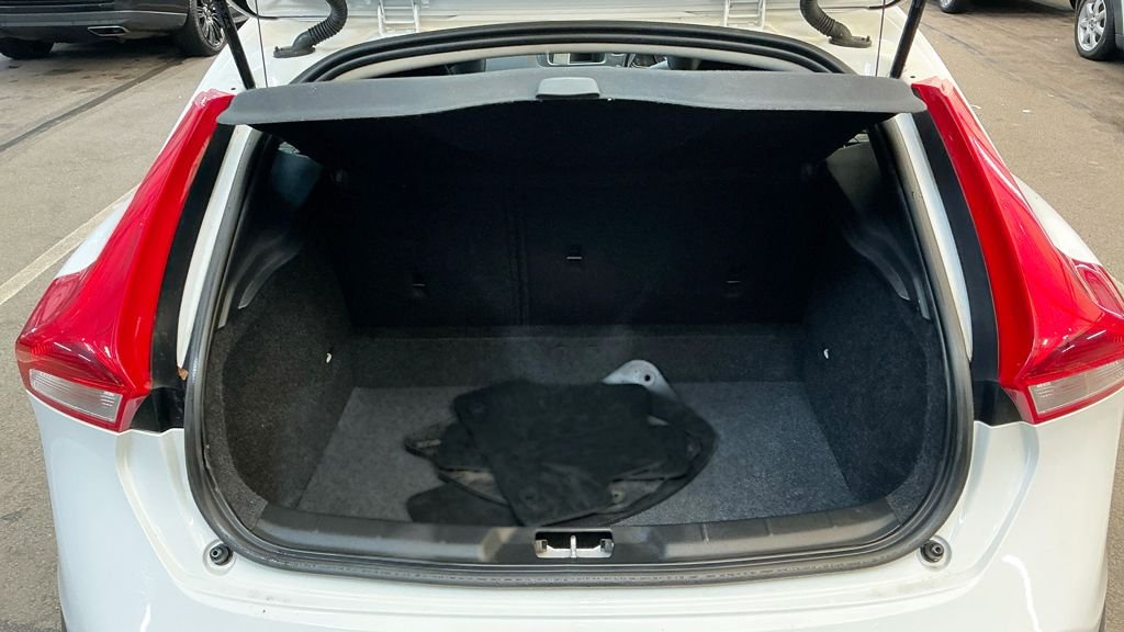 Used Volvo V40 Cross Country 2014 for sale - 77227379: Photo 13