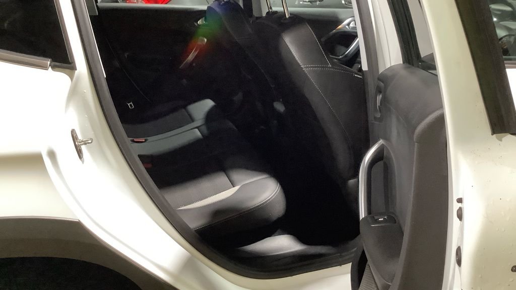 Used Peugeot 2008 2017 for sale - 76356926: Photo 11