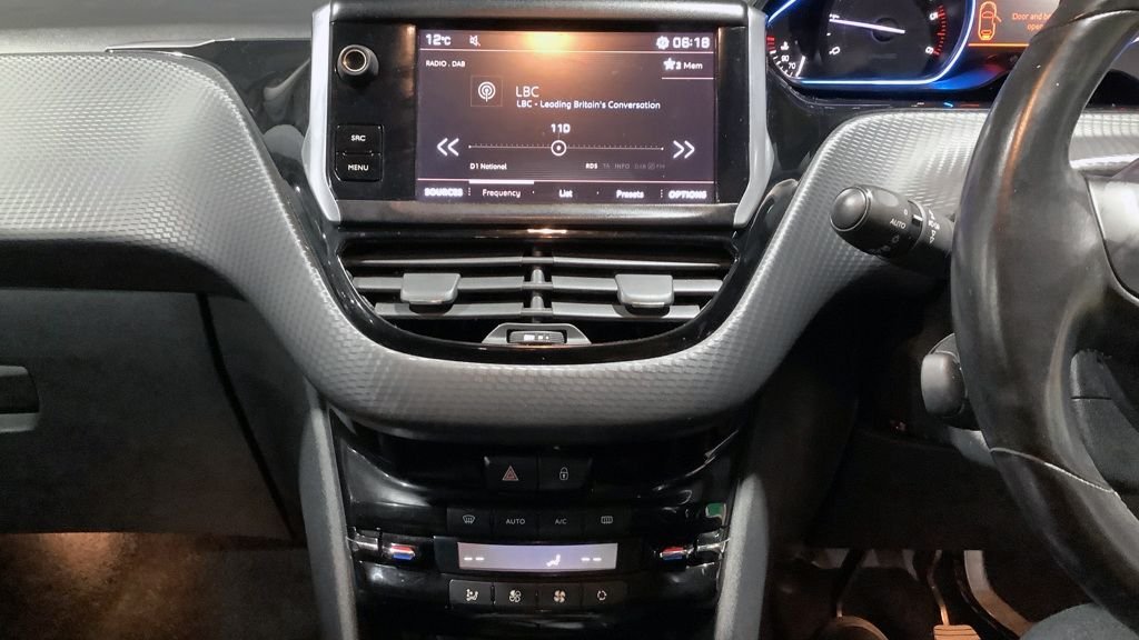 Used Peugeot 2008 2017 for sale - 76356926: Photo 8