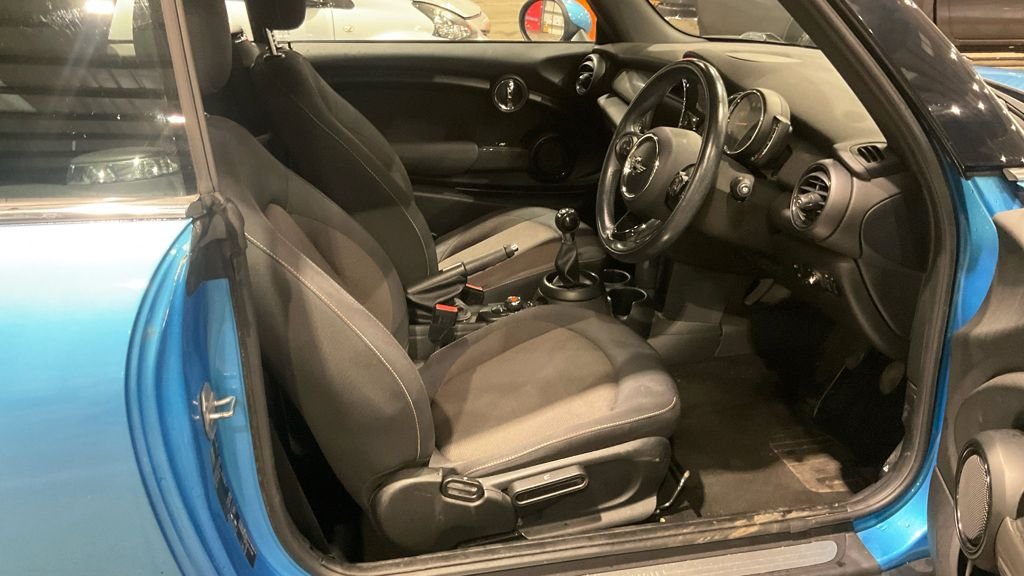 Used MINI Convertible 2018 for sale - 76923909: Photo 11
