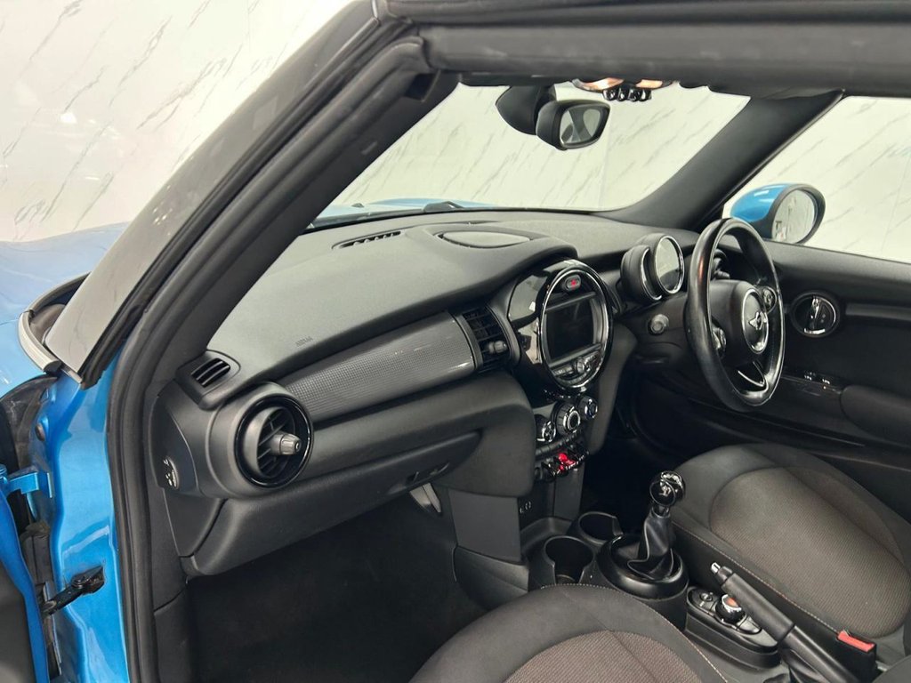 Used MINI Convertible 2018 for sale - 76923909: Photo 17