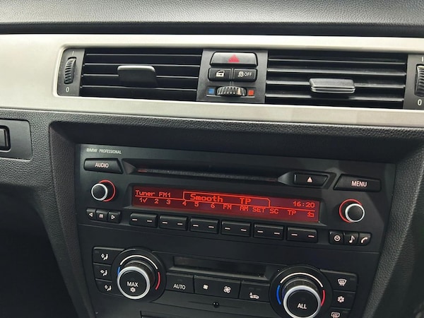 Used BMW 3 Series 2011 for sale - 76279644: Photo 15