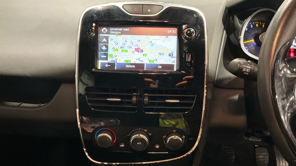 Used Renault Clio 2015 for sale - 77498893: Photo 11