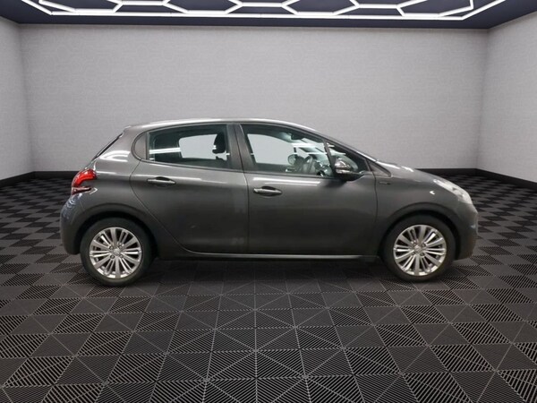 Used Peugeot 208 2018 for sale - 76267053: Photo 5
