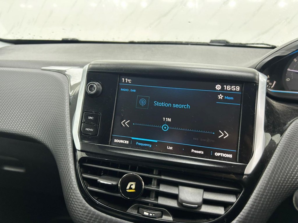 Used Peugeot 2008 2017 for sale - 76617192: Photo 15