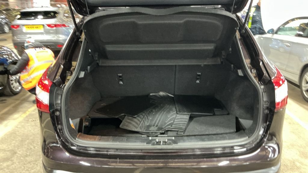 Used Nissan Qashqai 2015 for sale - 77498890: Photo 15