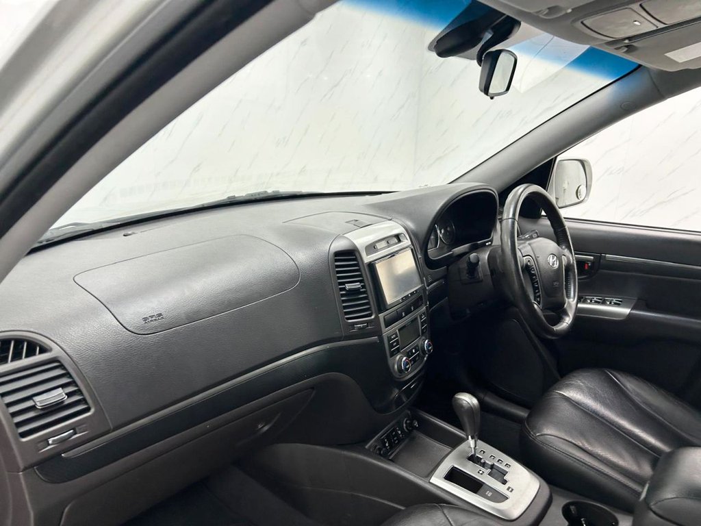 Used Hyundai Santa Fe 2011 for sale - 77422629: Photo 15