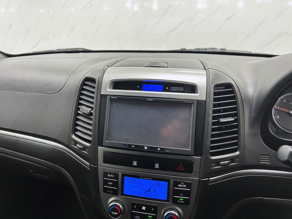 Used Hyundai Santa Fe 2011 for sale - 77422629: Photo 16