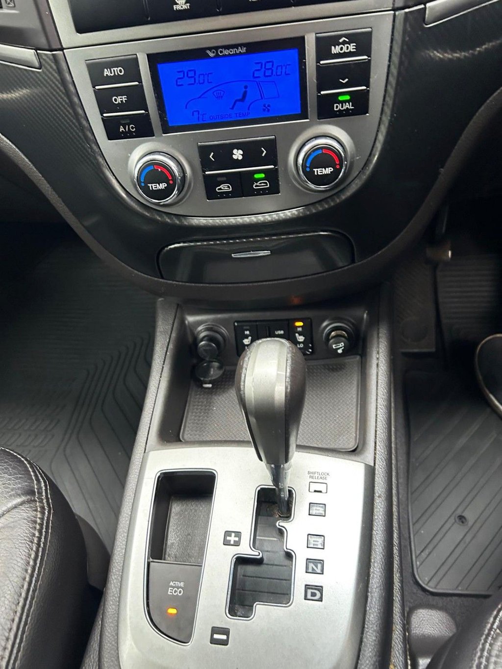 Used Hyundai Santa Fe 2011 for sale - 77422629: Photo 18