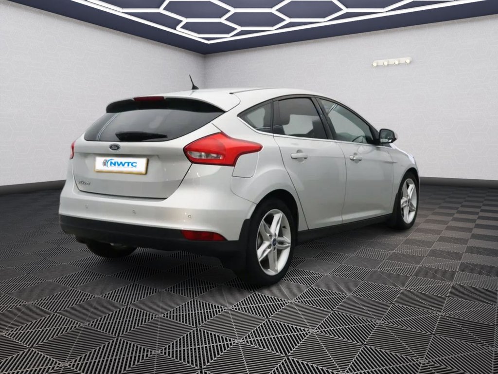 Used Ford Focus 2016 for sale - 76345900: Photo 5