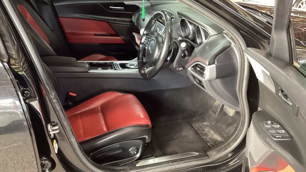 Used Jaguar XE 2017 for sale - 76454226: Photo 9