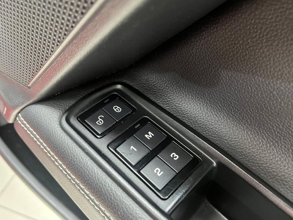 Used Jaguar XE 2015 for sale - 76783775: Photo 25