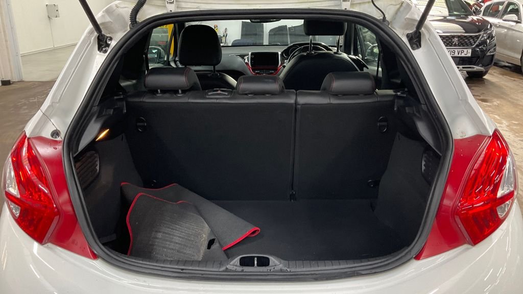 Used Peugeot 208 2014 for sale - 76386179: Photo 12