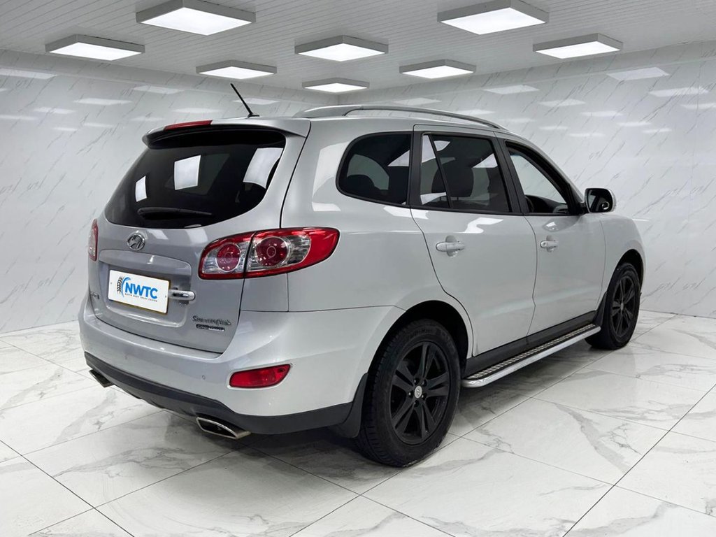 Used Hyundai Santa Fe 2011 for sale - 77680211: Photo 12
